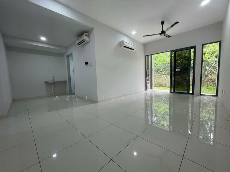 Rumah Bandar untuk Dijual di Petaling Jaya (Selangor) - Azli Ibrahim - Living Room - PropertyGuru.com.my
