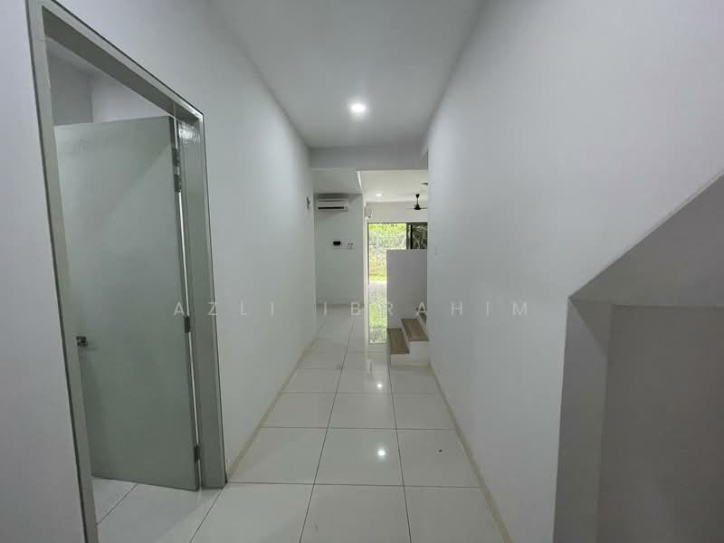 Rumah Bandar untuk Dijual di Petaling Jaya (Selangor) - Azli Ibrahim - Corridor - PropertyGuru.com.my