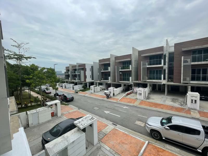 Rumah Bandar untuk Dijual di Petaling Jaya (Selangor) - Azli Ibrahim - Exterior - PropertyGuru.com.my