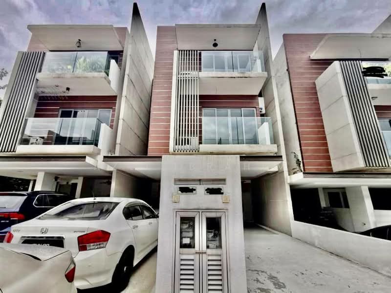 Rumah Bandar untuk Dijual di Petaling Jaya (Selangor) - Azli Ibrahim - Exterior - PropertyGuru.com.my