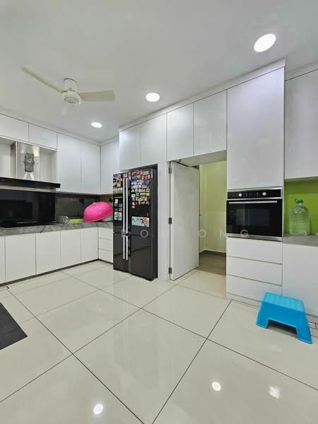 Cluster House for Sale in Taman Gaya (Ulu Tiram) - Sharon Ong - Kitchen - PropertyGuru.com.my