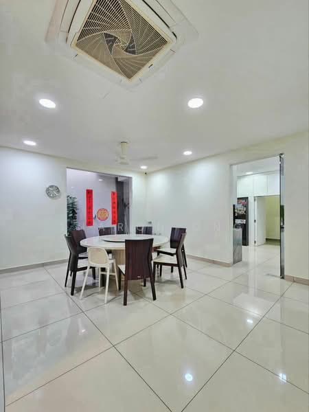 Cluster House for Sale in Taman Gaya (Ulu Tiram) - Sharon Ong - Dining Room - PropertyGuru.com.my