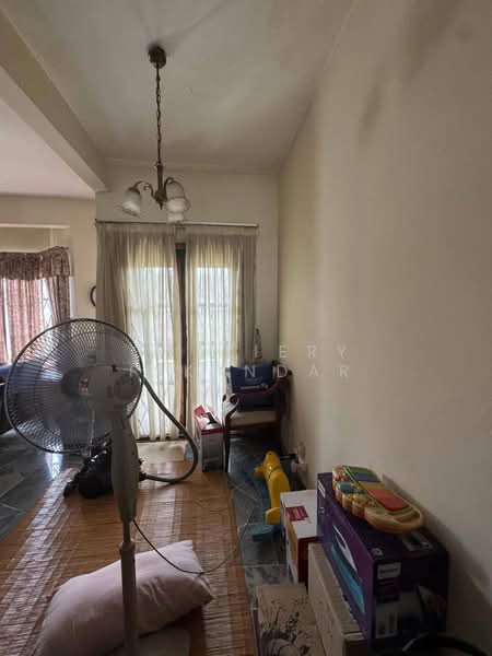 Rumah Teres 2.5 Tingkat untuk Dijual di Taman Setiawangsa (Setiawangsa) - Shaziery Iskandar - Living Room - PropertyGuru.com.my