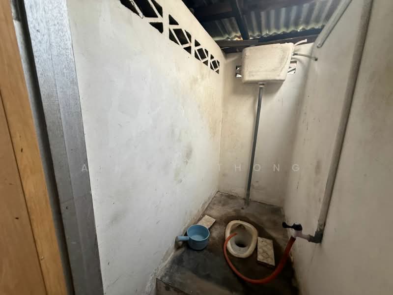 Commercial Land for Sale in Kampung Baru Kampung Timah (Tanjong Tualang) - Ainsley Thong - Bathroom - PropertyGuru.com.my