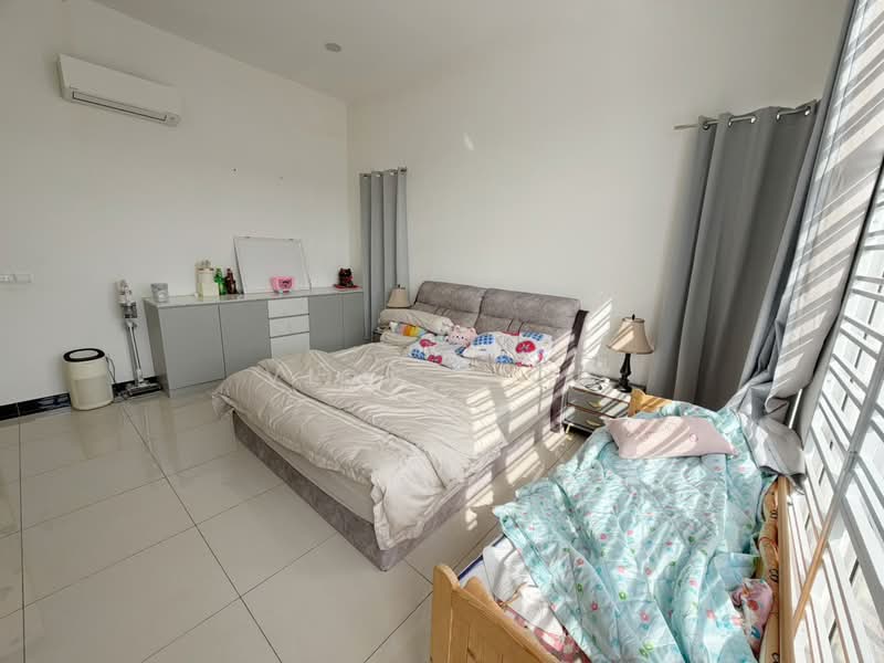 Cluster House for Sale in Setia Tropika (Johor Bahru) - Vion Tion - Bedroom - PropertyGuru.com.my
