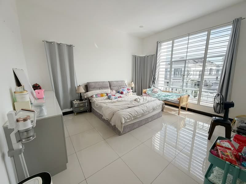 Cluster House for Sale in Setia Tropika (Johor Bahru) - Vion Tion - Bedroom - PropertyGuru.com.my