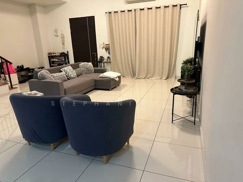 Rumah Teres 2 Tingkat untuk Disewa di Kota Bayuemas (Klang) - Stephanie Yap - Living Room - PropertyGuru.com.my