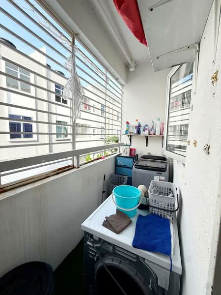 Rumah Bandar untuk Dijual di Saujana Utama (Selangor) - Ziana Najib - Balcony - PropertyGuru.com.my