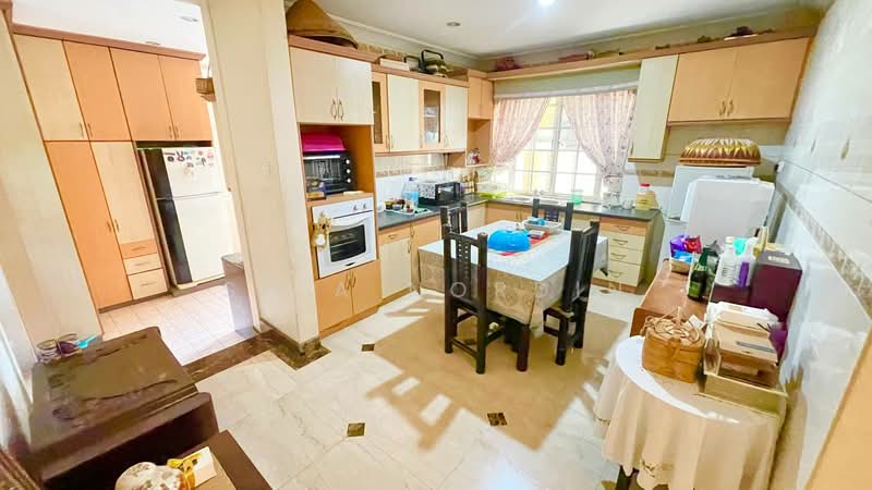 Rumah Banglo untuk Dijual di Seksyen 9 (Shah Alam) - Sa'a Nordin - Kitchen - PropertyGuru.com.my