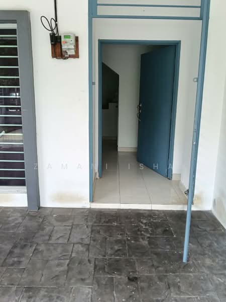 2-storey Terraced House for Sale in Bandar Teknologi Kajang (Kajang) - Zamani Ishak - Entrance - PropertyGuru.com.my