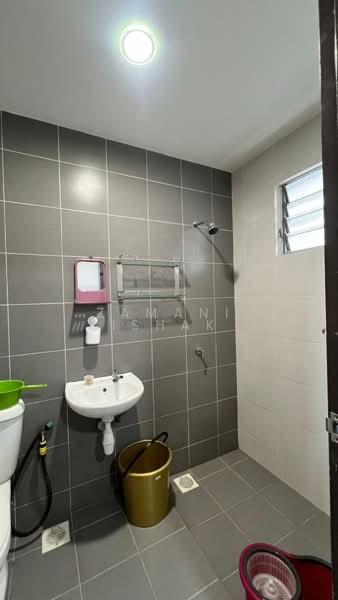 2-storey Terraced House for Sale in Sungai Buloh (Selangor) - Zamani Ishak - Bathroom - PropertyGuru.com.my