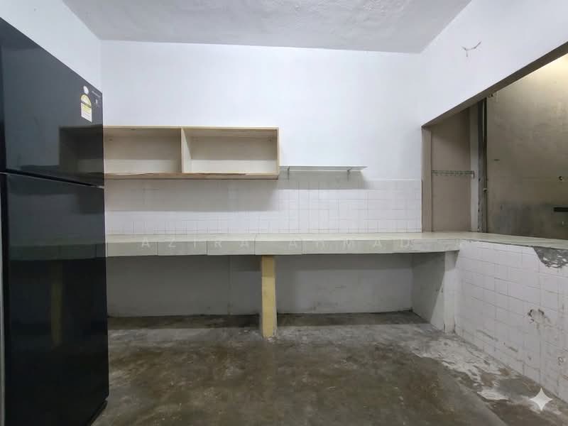 2-storey Terraced House for Sale in Taman Sri Jelok (Kajang) - Azira Ahmad - Kitchen - PropertyGuru.com.my
