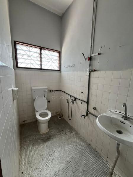 2-storey Terraced House for Sale in Taman Johor Jaya (Johor Bahru) - Yucong . - Bathroom - PropertyGuru.com.my