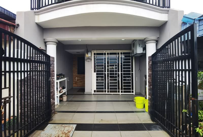 2-storey Terraced House for Sale in Serdang Jaya (Seri Kembangan) - Azli Ibrahim - Exterior - PropertyGuru.com.my