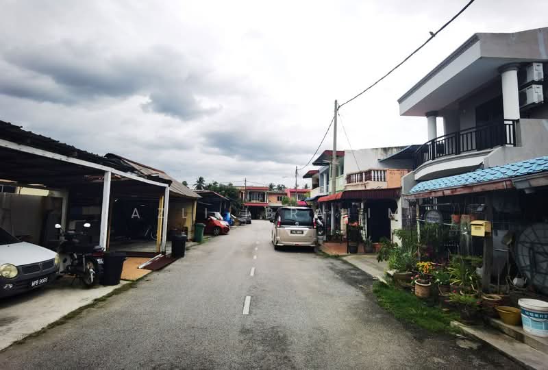 2-storey Terraced House for Sale in Serdang Jaya (Seri Kembangan) - Azli Ibrahim - Exterior - PropertyGuru.com.my