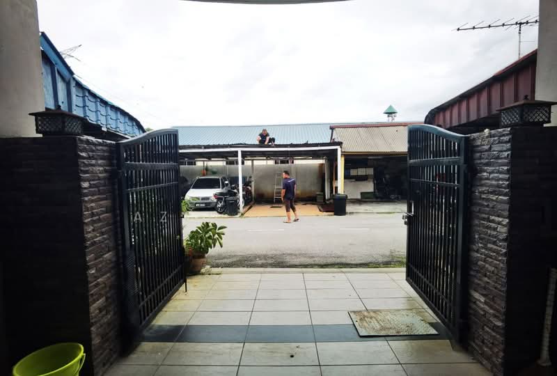 2-storey Terraced House for Sale in Serdang Jaya (Seri Kembangan) - Azli Ibrahim - Exterior - PropertyGuru.com.my