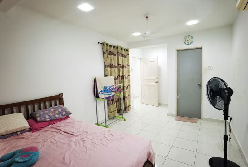 2-storey Terraced House for Sale in Serdang Jaya (Seri Kembangan) - Azli Ibrahim - Bedroom - PropertyGuru.com.my