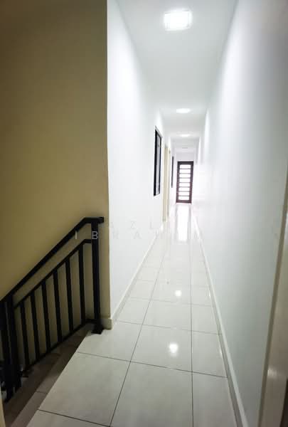 2-storey Terraced House for Sale in Serdang Jaya (Seri Kembangan) - Azli Ibrahim - Corridor - PropertyGuru.com.my