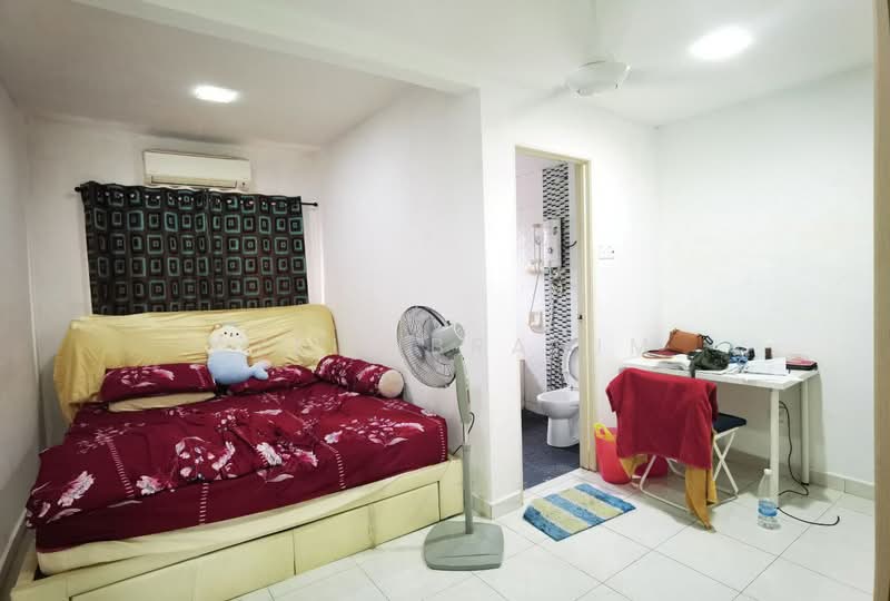 2-storey Terraced House for Sale in Serdang Jaya (Seri Kembangan) - Azli Ibrahim - Bedroom - PropertyGuru.com.my