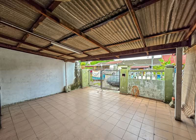 Rumah Teres 1 Tingkat untuk Dijual di Seksyen 24 (Shah Alam) - Azli Ibrahim - Exterior - PropertyGuru.com.my
