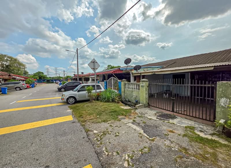 Rumah Teres 1 Tingkat untuk Dijual di Seksyen 24 (Shah Alam) - Azli Ibrahim - Exterior - PropertyGuru.com.my