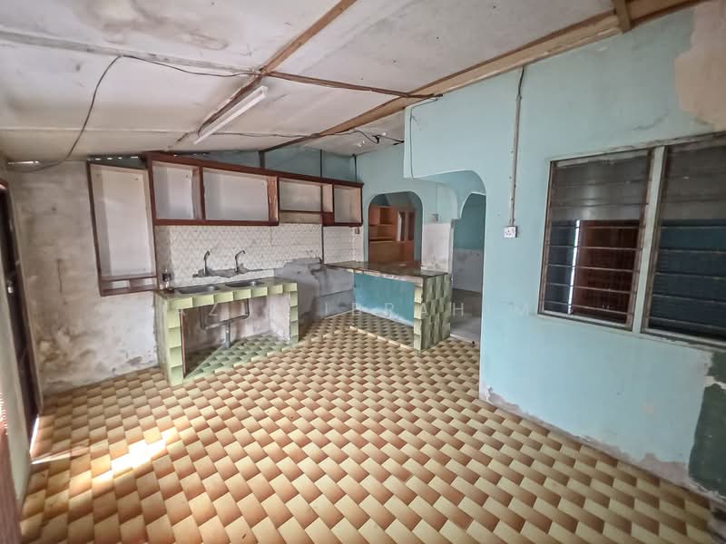 Rumah Teres 1 Tingkat untuk Dijual di Seksyen 24 (Shah Alam) - Azli Ibrahim - Kitchen - PropertyGuru.com.my