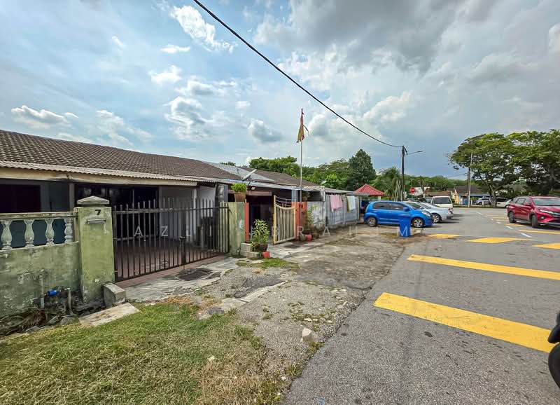 Rumah Teres 1 Tingkat untuk Dijual di Seksyen 24 (Shah Alam) - Azli Ibrahim - Exterior - PropertyGuru.com.my