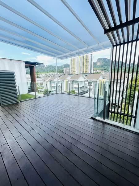 Rumah Teres 4 Tingkat untuk Dijual di Ampang Jaya (Ampang) - Sam Jamal - Balcony - PropertyGuru.com.my