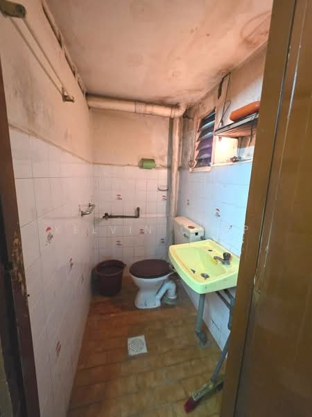 1-storey Terraced House for Sale in Taman Pelangi (Johor Bahru) - Kelvin Chop - Bathroom - PropertyGuru.com.my