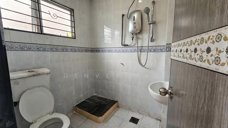 Terraced House for Sale in Taman Seri Belimbing (Balakong) - Denver Sin - Bathroom - PropertyGuru.com.my