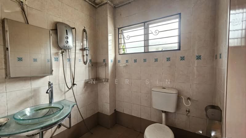 Terraced House for Sale in Taman Seri Belimbing (Balakong) - Denver Sin - Bathroom - PropertyGuru.com.my