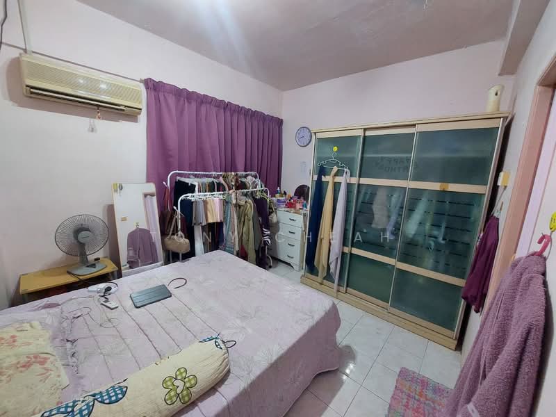 Pangsapuri untuk Dijual di Desa Bayan Apartment - Tony Cheah - Bedroom - PropertyGuru.com.my