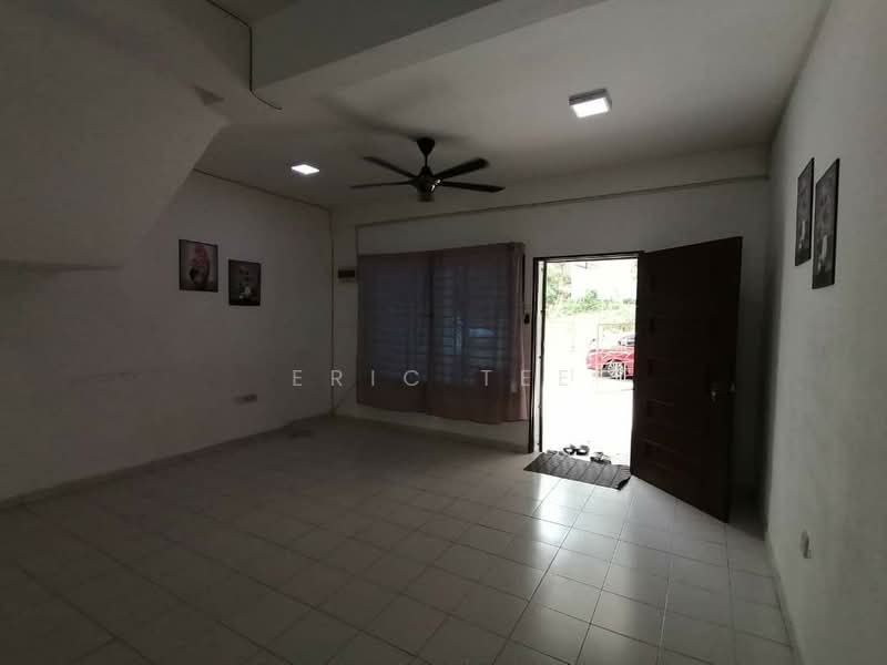 2-storey Terraced House for Rent in Taman Scientex Pasir Gudang (Pasir Gudang) - Eric Tee - Living Room - PropertyGuru.com.my