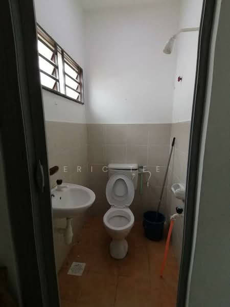 2-storey Terraced House for Rent in Taman Scientex Pasir Gudang (Pasir Gudang) - Eric Tee - Bathroom - PropertyGuru.com.my