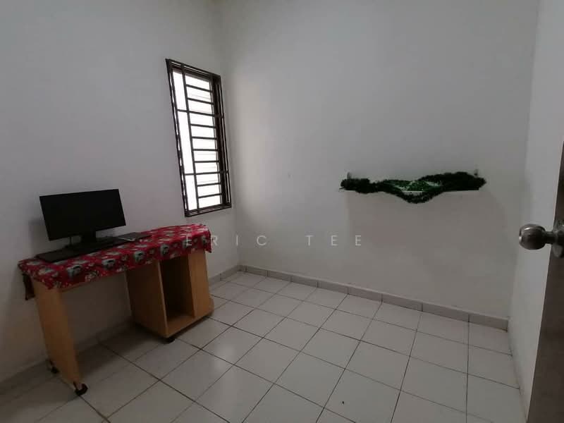 2-storey Terraced House for Rent in Taman Scientex Pasir Gudang (Pasir Gudang) - Eric Tee - Study - PropertyGuru.com.my