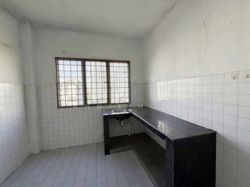Pangsapuri untuk Disewa di Teratai Mewah Apartment Block 4 & 6 - Annie How - Kitchen - PropertyGuru.com.my