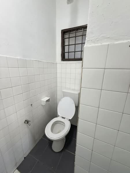 Pangsapuri untuk Disewa di Teratai Mewah Apartment Block 4 & 6 - Annie How - Bathroom - PropertyGuru.com.my