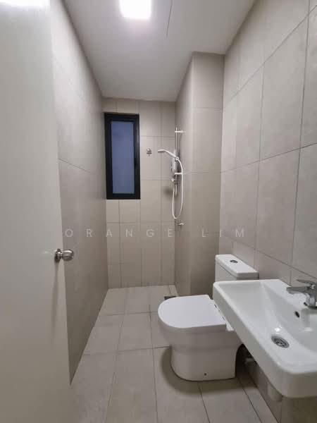 Service Residence for Sale at Kenwingston Skylofts - Orange Lim - Bathroom - PropertyGuru.com.my
