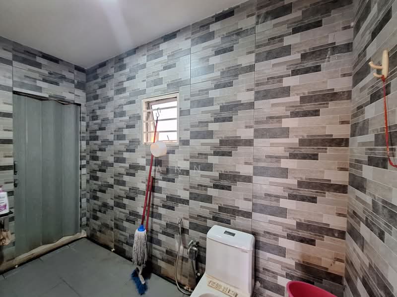 2-storey Terraced House for Sale in Taman Putra Perdana (Puchong) - Ann . - Bathroom - PropertyGuru.com.my