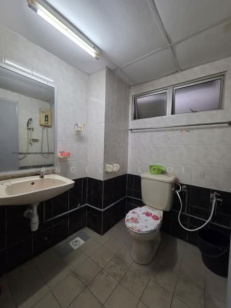 Condominium for Sale at Endah Regal Condominium - Angela Looi - Bathroom - PropertyGuru.com.my