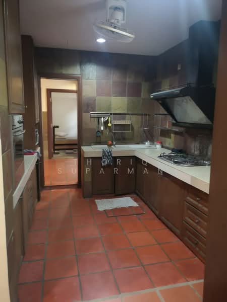 2-storey Terraced House for Sale in Bukit Kerinchi (Pantai) - Thoriq Suparman - Kitchen - PropertyGuru.com.my