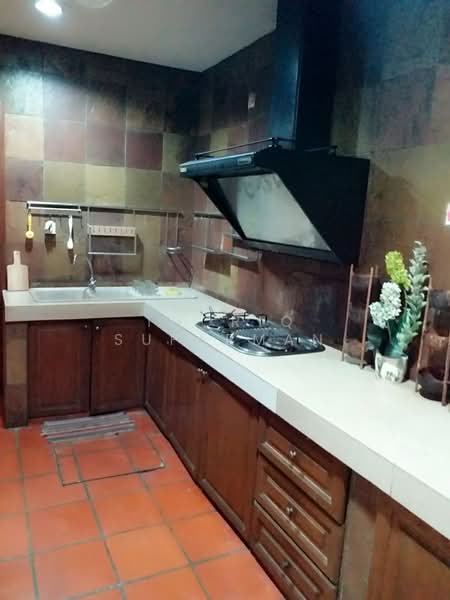 2-storey Terraced House for Sale in Bukit Kerinchi (Pantai) - Thoriq Suparman - Kitchen - PropertyGuru.com.my