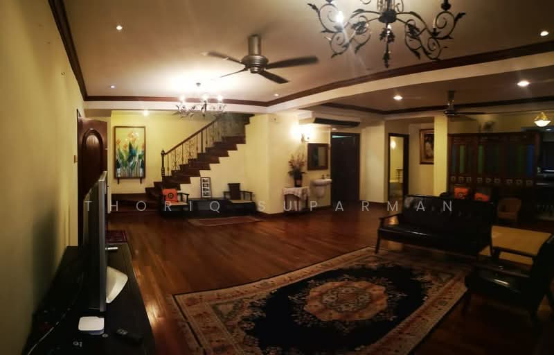 2-storey Terraced House for Sale in Bukit Kerinchi (Pantai) - Thoriq Suparman - Living Room - PropertyGuru.com.my