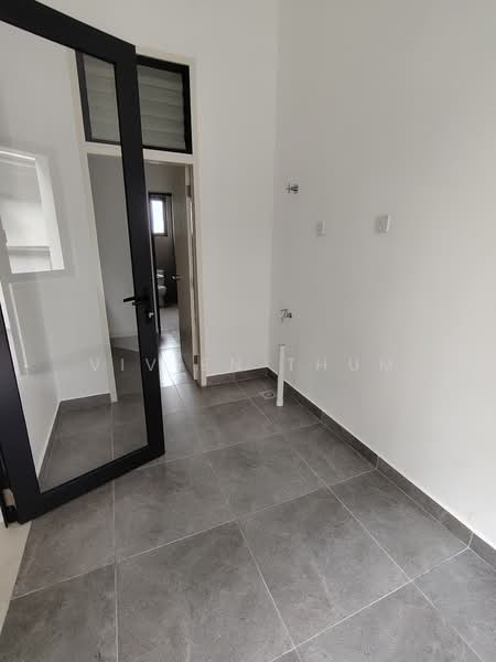 Semi-Detached House for Sale in Telok Panglima Garang (Selangor) - Vivien Thum - Corridor - PropertyGuru.com.my
