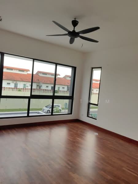Cluster House for Sale in Shah Alam (Selangor) - Vivien Thum - Master bedroom - PropertyGuru.com.my
