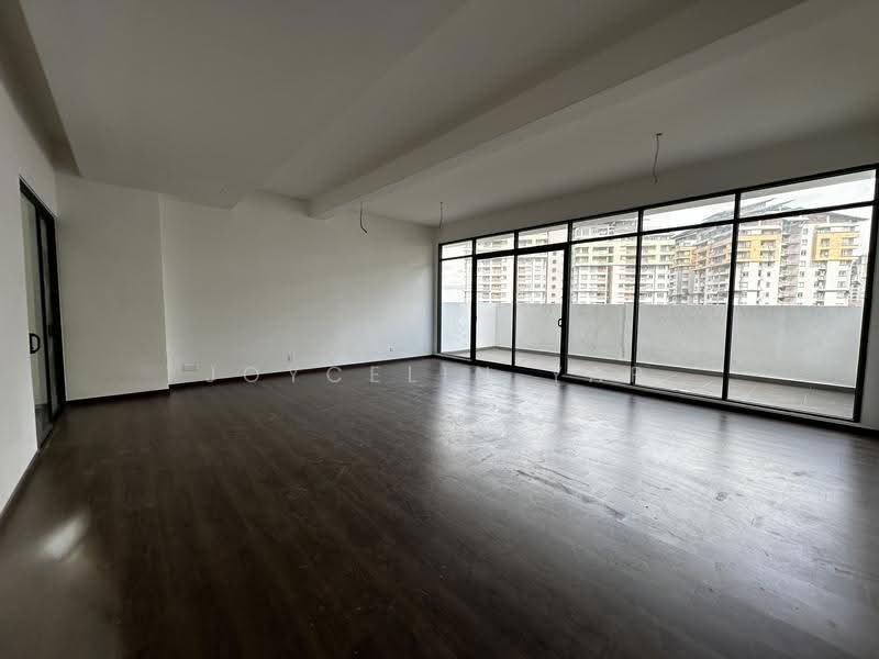 4-storey Terraced House for Sale in Damansara Perdana (Selangor) - Joycelin Yap - Living Room - PropertyGuru.com.my