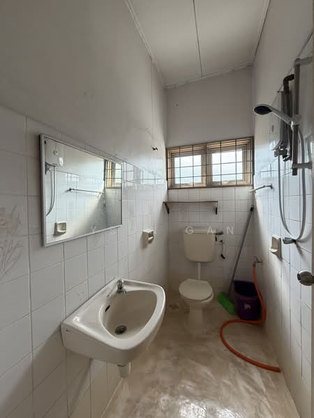Rumah Teres 2 Tingkat untuk Dijual di Usj 13 (Subang Jaya) - Tyson Gan - Bathroom - PropertyGuru.com.my