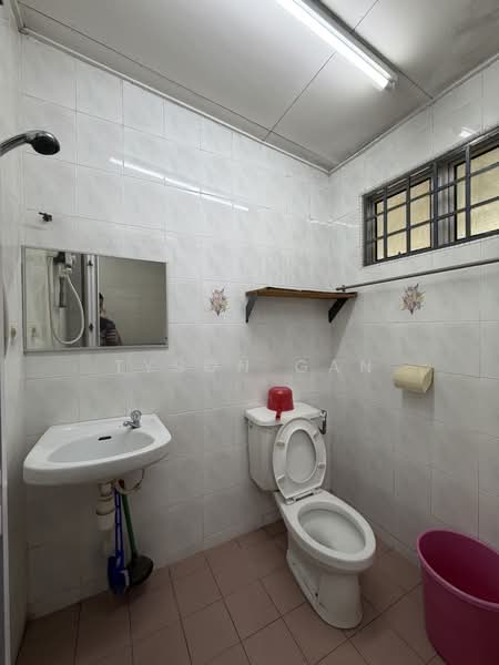 Rumah Teres 2 Tingkat untuk Dijual di Usj 13 (Subang Jaya) - Tyson Gan - Bathroom - PropertyGuru.com.my