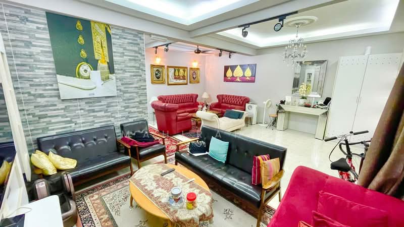 Rumah Teres 2 Tingkat untuk Dijual di Seksyen 17 (Petaling Jaya) - Mahirah . - Living Room - PropertyGuru.com.my