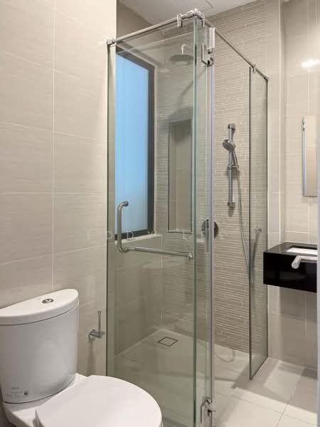 Service Residence for Rent at Sapphire Paradigm - Eddy Lee - Bathroom - PropertyGuru.com.my